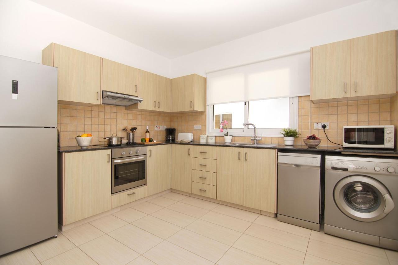 Nissi Sapphire Villa Ajía Nápa Kültér fotó